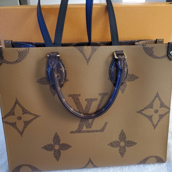 Louis Vuitton - Picture 1 of 10